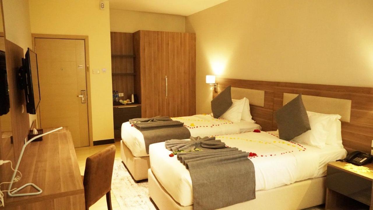 Triple E Hotel And Spa Аддис-Абеба Экстерьер фото