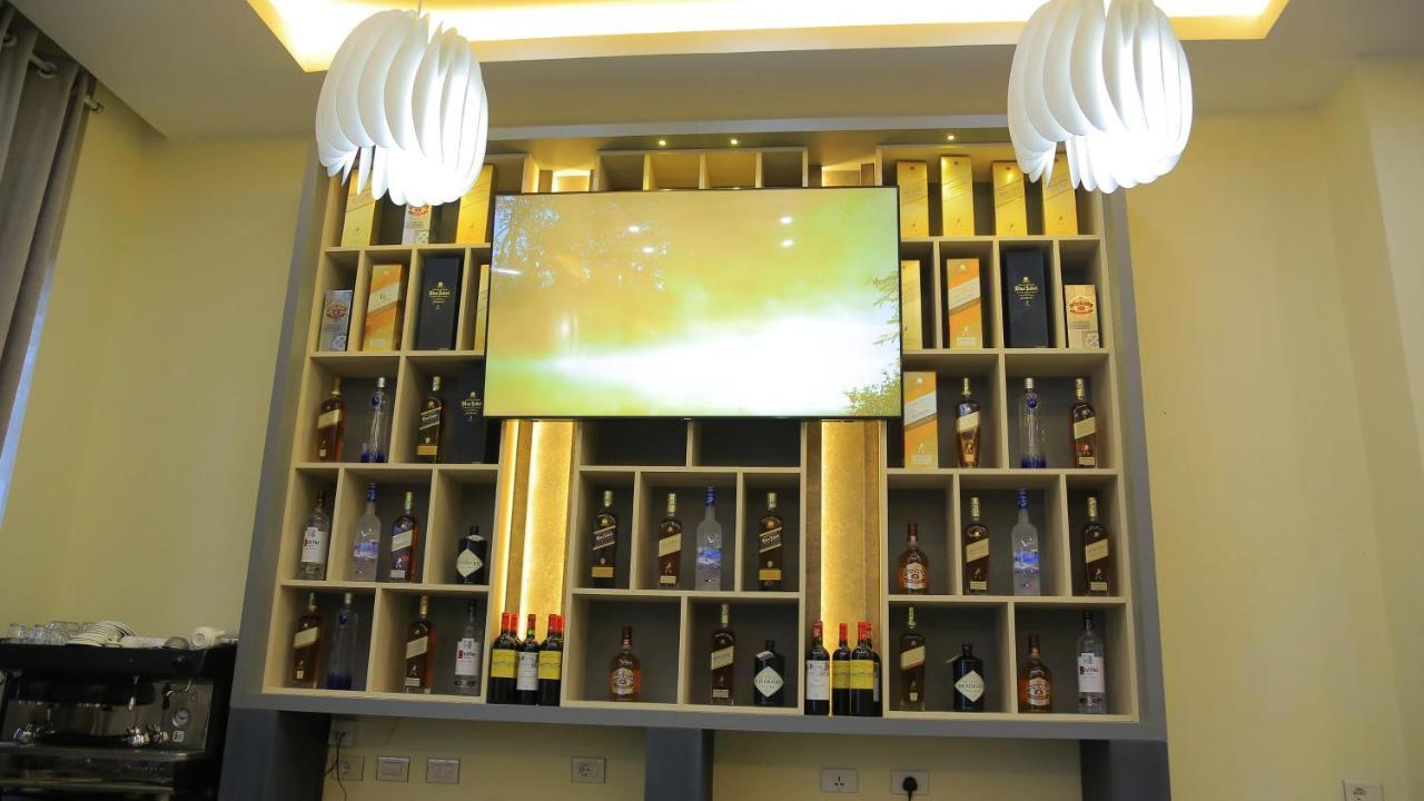 Triple E Hotel And Spa Аддис-Абеба Экстерьер фото