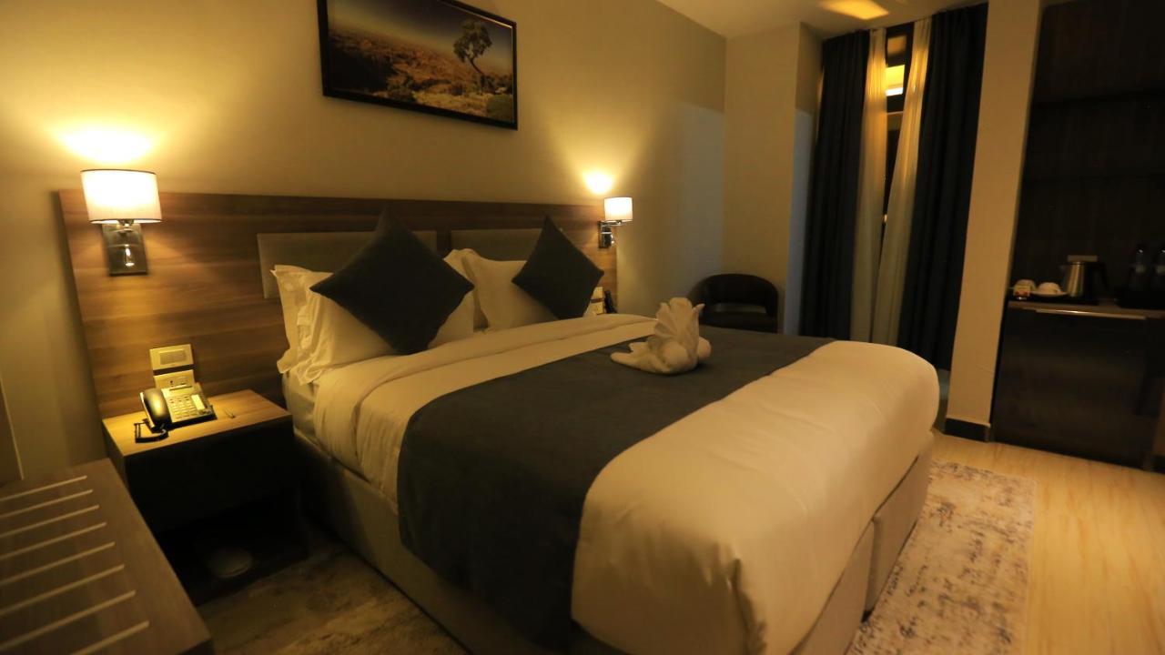 Triple E Hotel And Spa Аддис-Абеба Экстерьер фото