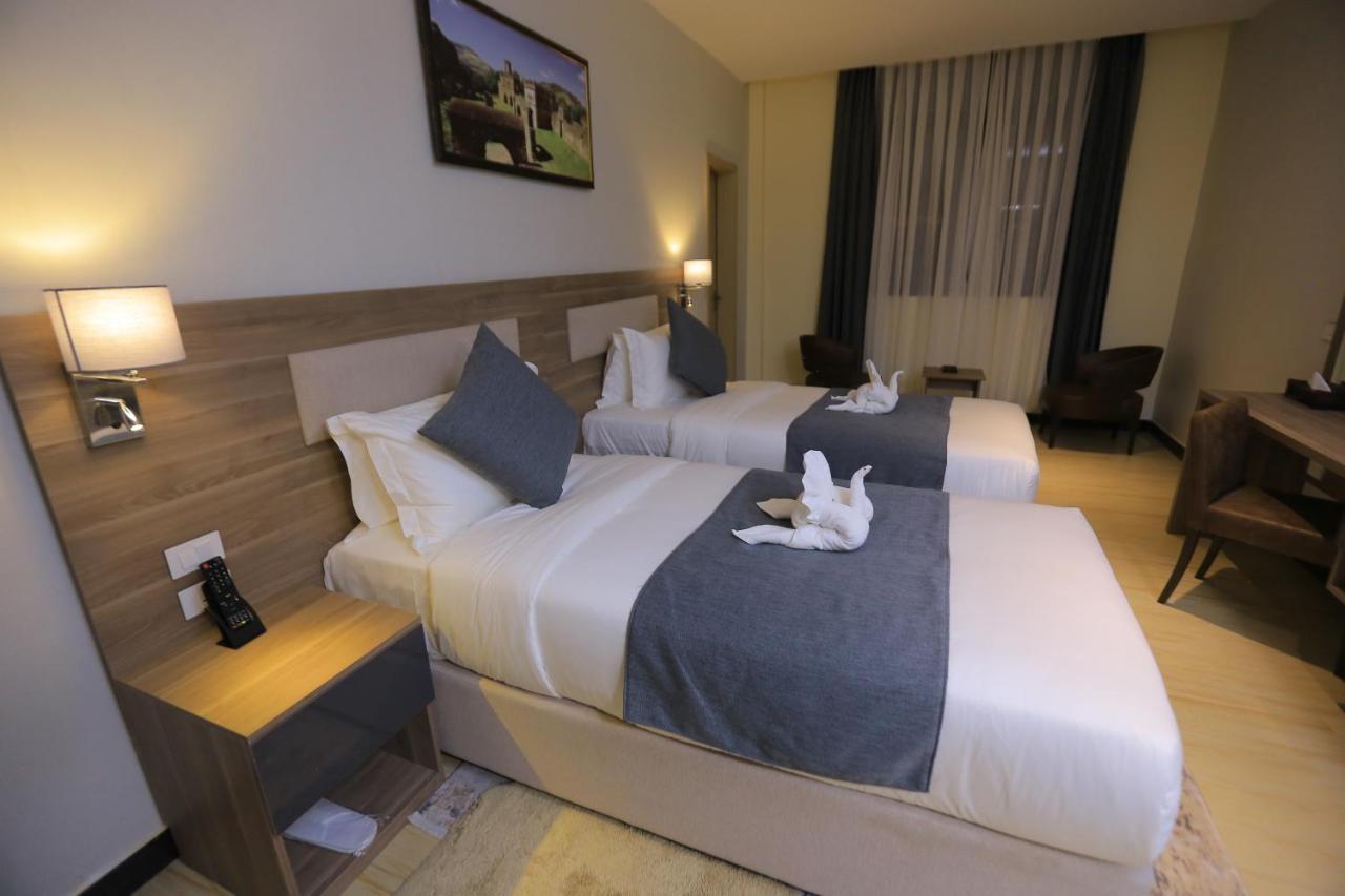 Triple E Hotel And Spa Аддис-Абеба Экстерьер фото