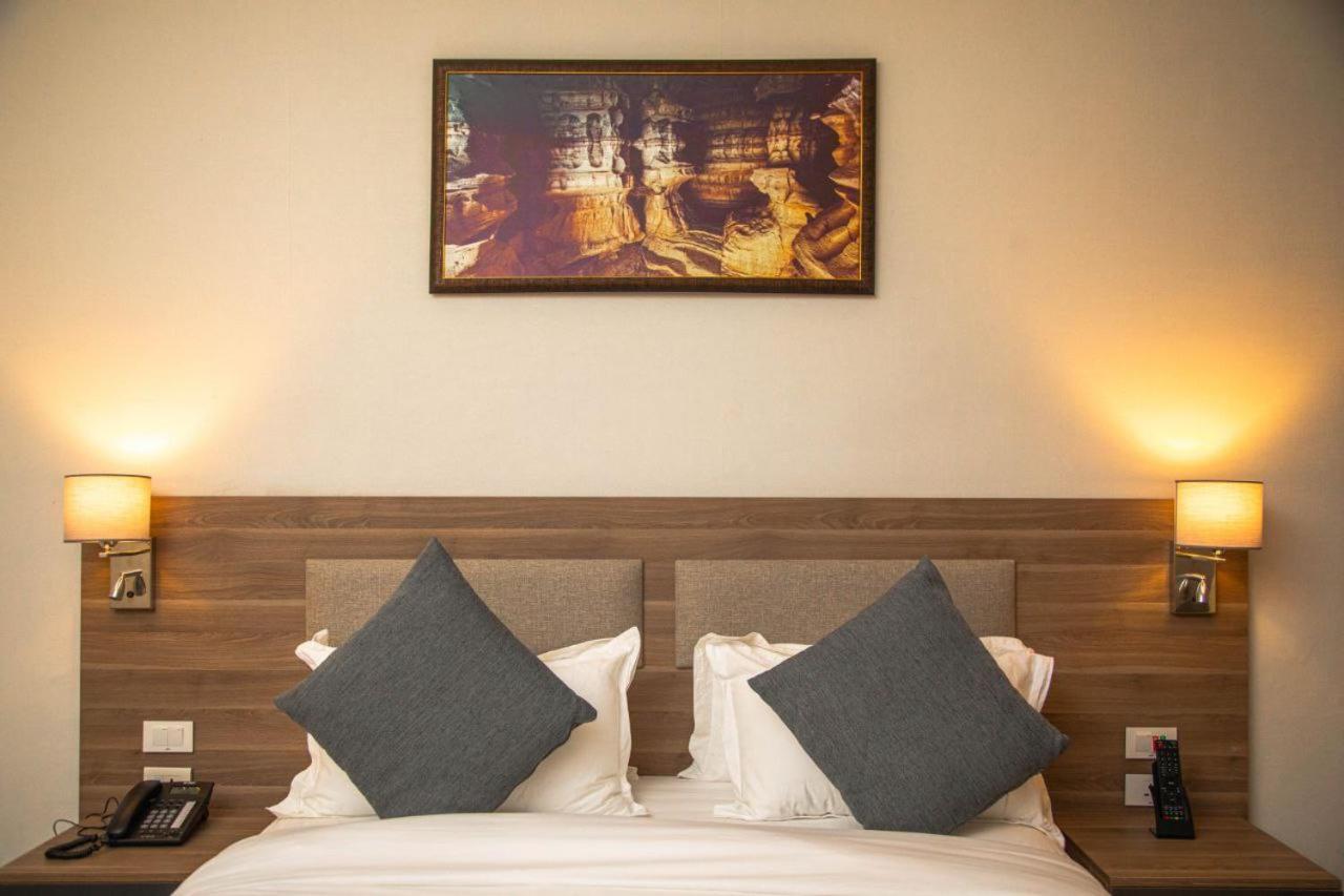 Triple E Hotel And Spa Аддис-Абеба Экстерьер фото